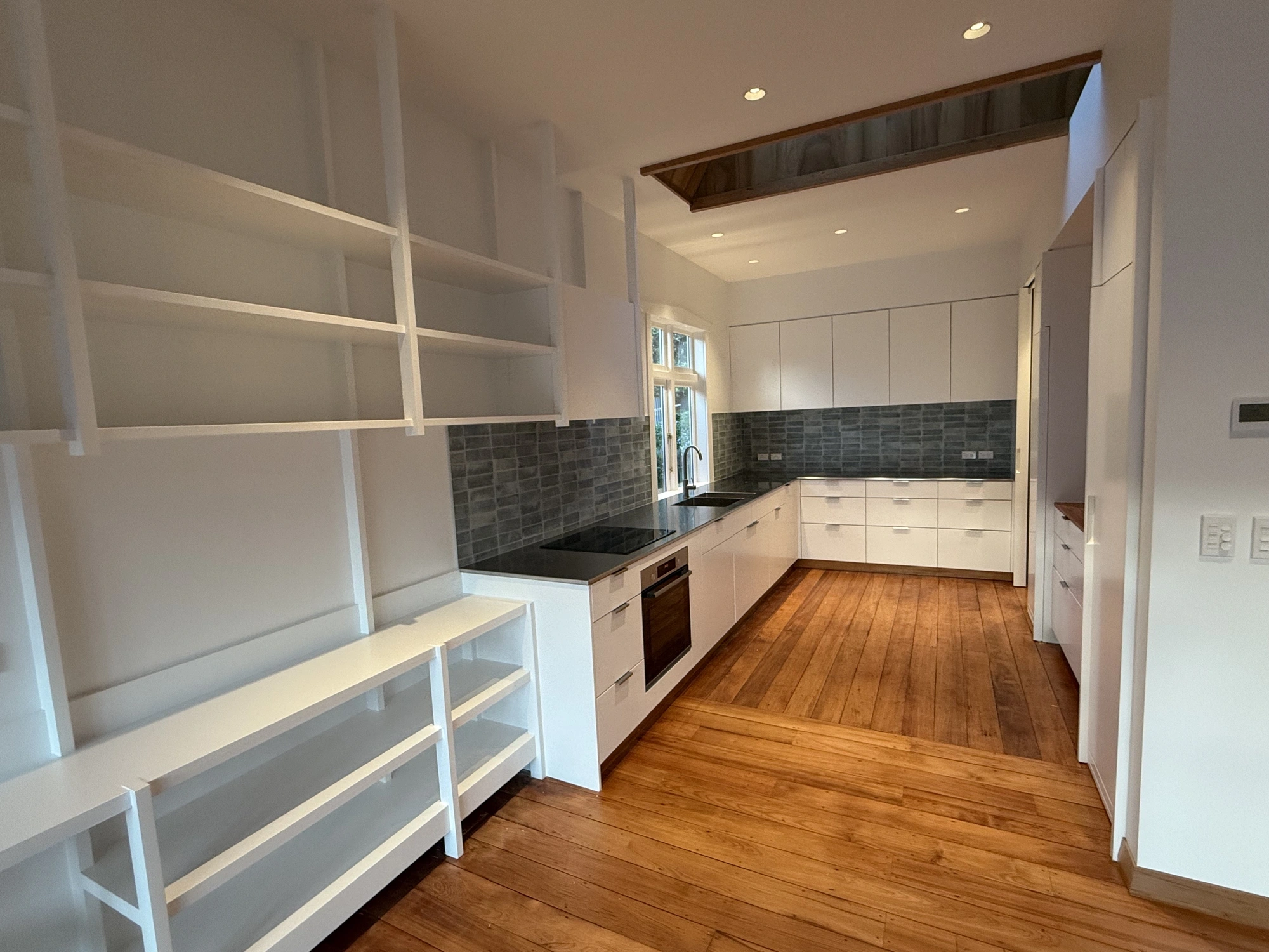 After stage repaint result with sharp edges and even coating